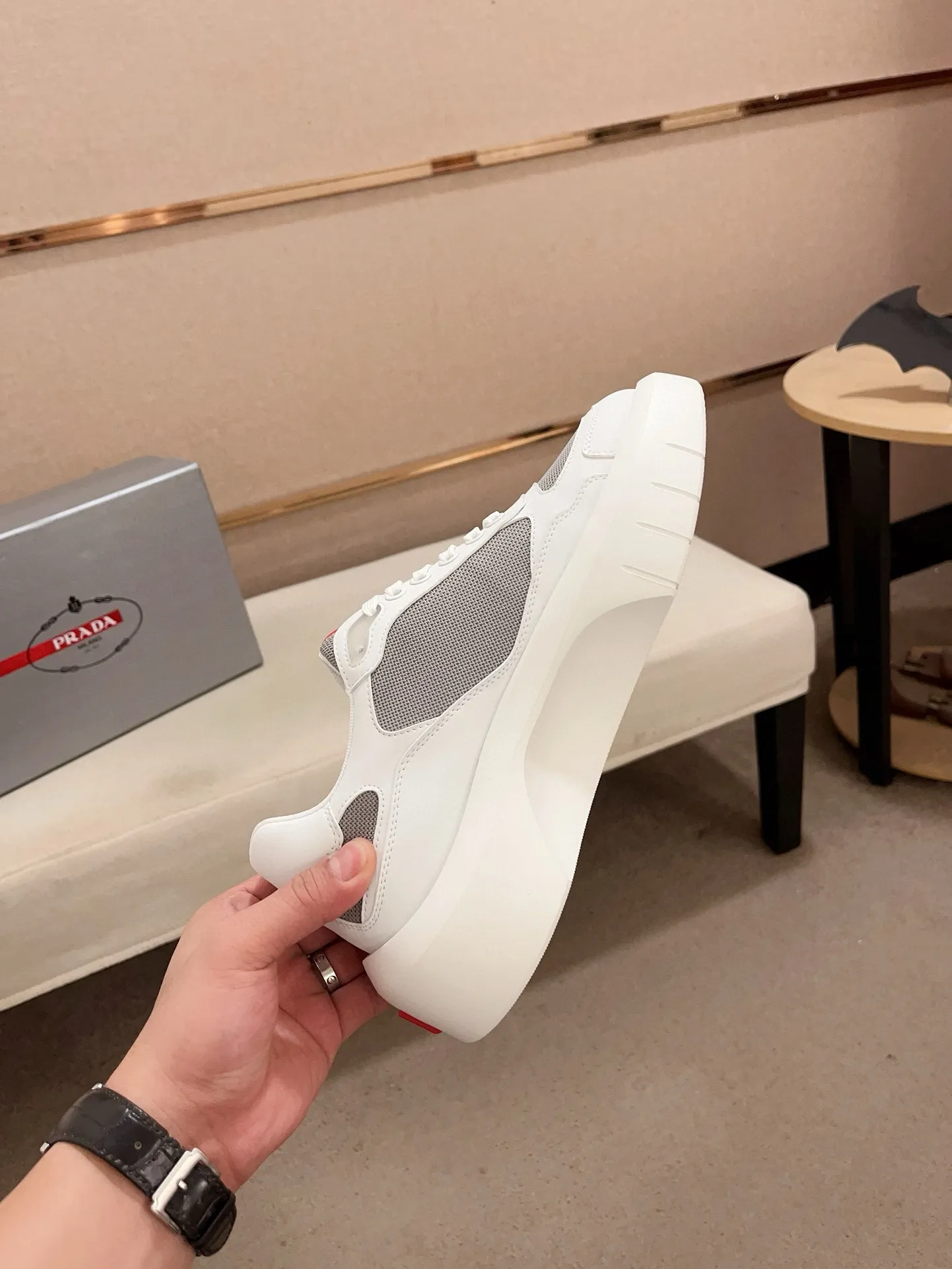 Factory price 620💰 ✔️✔️✔️Higher version High-quality new PRADA (Prada) counters are launched simultaneously. New men's shoes and 😘fabric are made of high-tech glue-spraying technology. Lining: Full cowhide lining. 👍🏿 High-end ☄️ air-cushion molded anti-slip rubber outsole, exquisite lines, simple and elegant, comfortable and high-end for leisure travel. Code number: 38 to 45 (can be customized to 46 to 47, non-refundable)